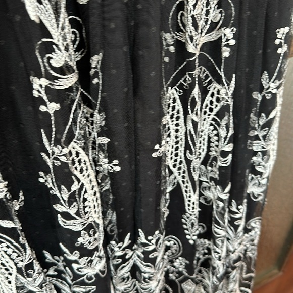 Marchesa Notte Embroidered Swiss Dot Tulle Gown size 4 - Picture 11 of 13